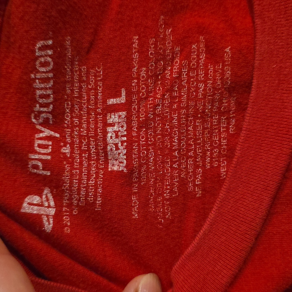 T-Shirt - Picture 4 of 4